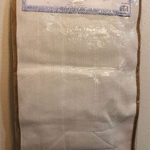 Cynthia Collection 18-Piece Embroidered Bathroom Set (New in Package) - Picture 9 of 9